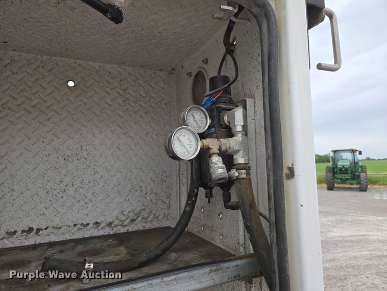 image for item ED1993 2015 Peterbilt PB337 utility / service truck