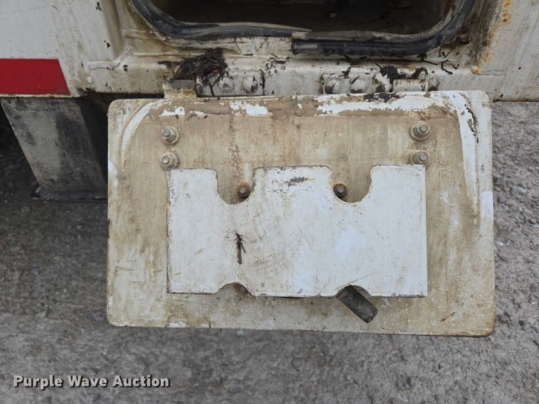 image for item ED1993 2015 Peterbilt PB337 utility / service truck