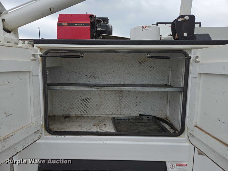 image for item ED1993 2015 Peterbilt PB337 utility / service truck