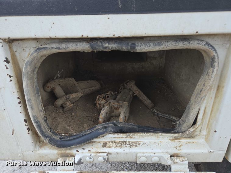 image for item ED1993 2015 Peterbilt PB337 utility / service truck