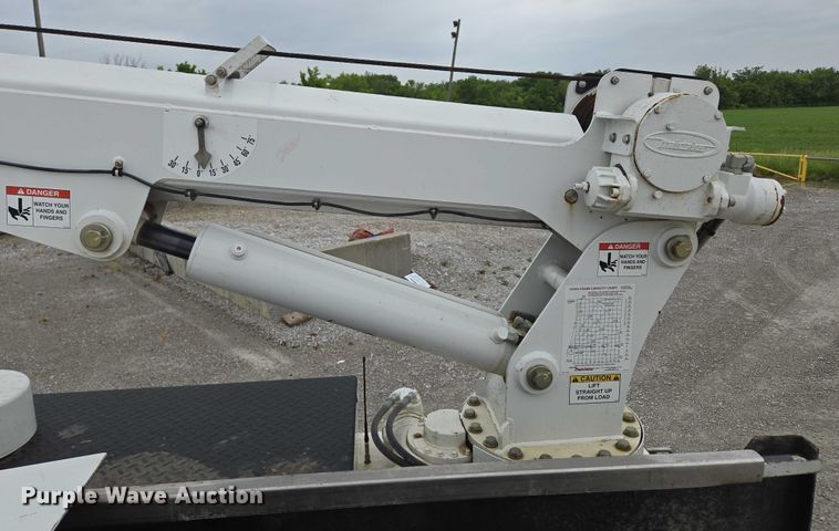 image for item ED1993 2015 Peterbilt PB337 utility / service truck