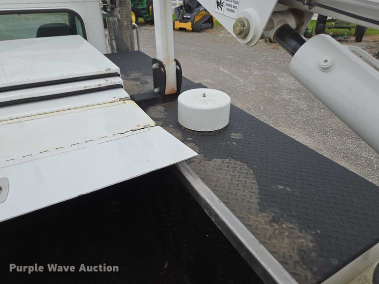 image for item ED1993 2015 Peterbilt PB337 utility / service truck