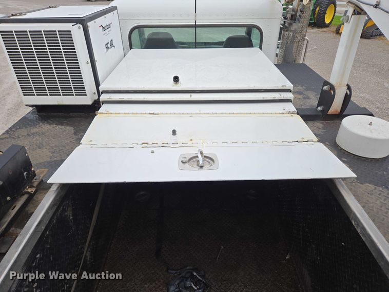 image for item ED1993 2015 Peterbilt PB337 utility / service truck