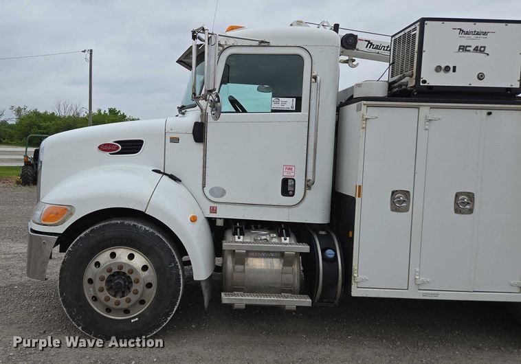 image for item ED1993 2015 Peterbilt PB337 utility / service truck