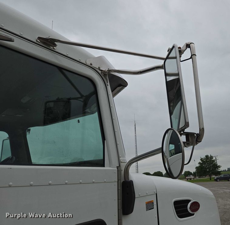 image for item ED1993 2015 Peterbilt PB337 utility / service truck