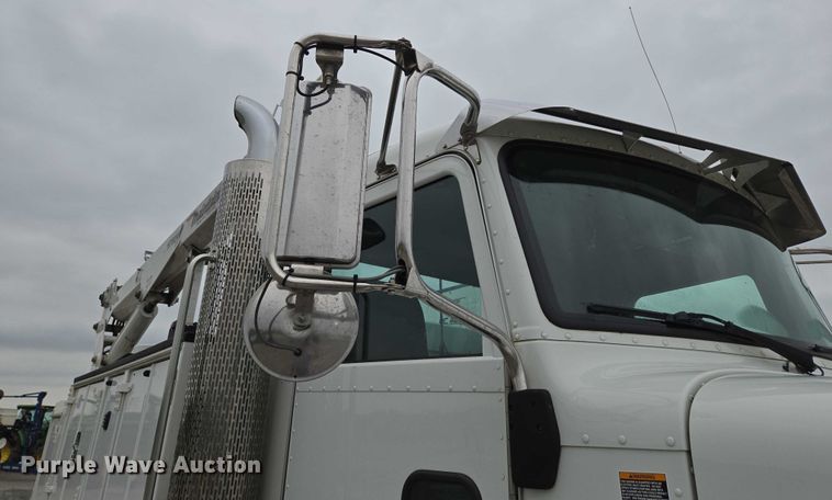 image for item ED1993 2015 Peterbilt PB337 utility / service truck