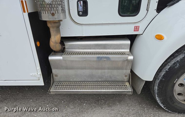 image for item ED1993 2015 Peterbilt PB337 utility / service truck