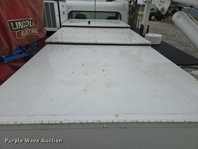 image for item ED1993 2015 Peterbilt PB337 utility / service truck