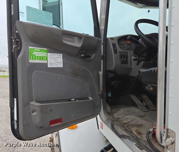 image for item ED1993 2015 Peterbilt PB337 utility / service truck