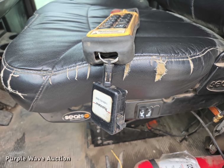 image for item ED1993 2015 Peterbilt PB337 utility / service truck