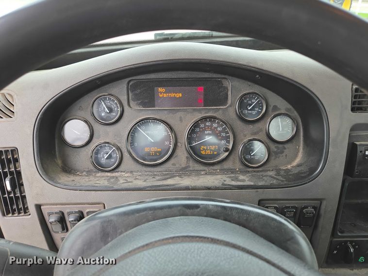 image for item ED1993 2015 Peterbilt PB337 utility / service truck