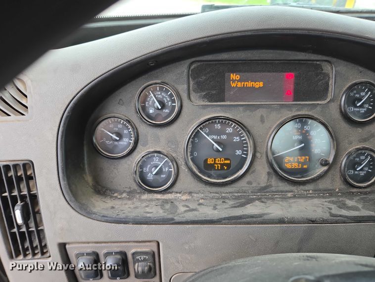 image for item ED1993 2015 Peterbilt PB337 utility / service truck