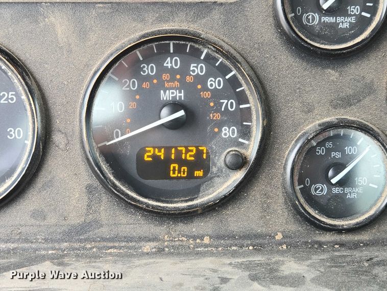 image for item ED1993 2015 Peterbilt PB337 utility / service truck