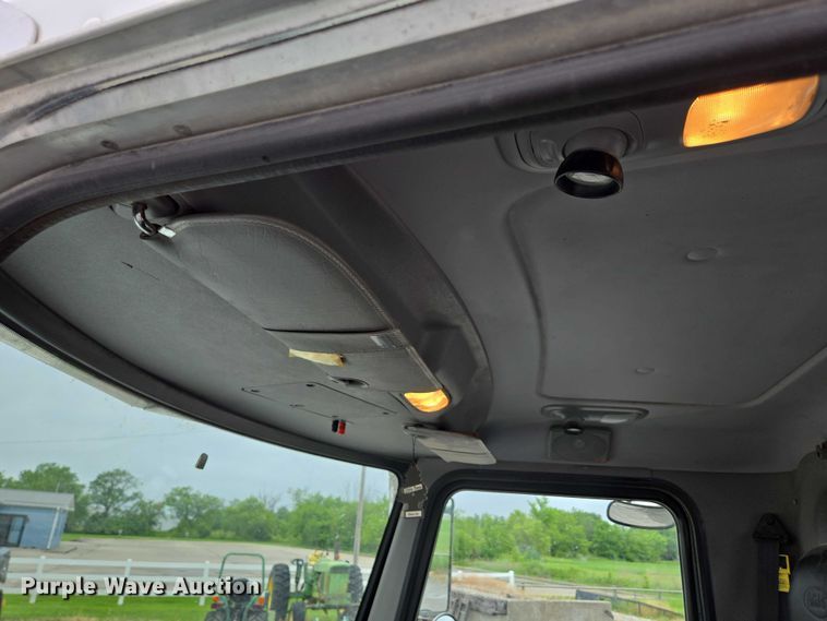 image for item ED1993 2015 Peterbilt PB337 utility / service truck