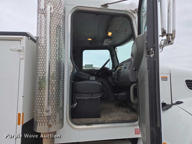 image for item ED1993 2015 Peterbilt PB337 utility / service truck