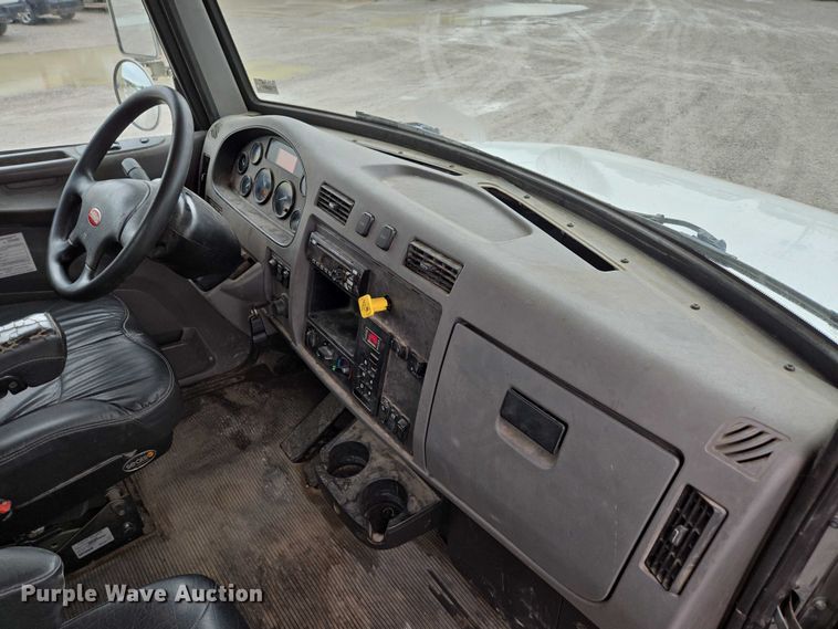 image for item ED1993 2015 Peterbilt PB337 utility / service truck