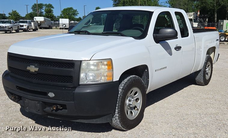 image for item ED2001 2010 Chevrolet Silverado 1500 Ext. Cab pickup truck