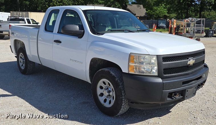 image for item ED2001 2010 Chevrolet Silverado 1500 Ext. Cab pickup truck