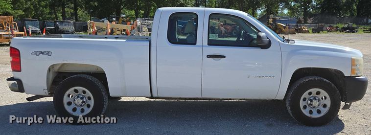 image for item ED2001 2010 Chevrolet Silverado 1500 Ext. Cab pickup truck