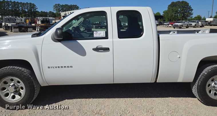 image for item ED2001 2010 Chevrolet Silverado 1500 Ext. Cab pickup truck