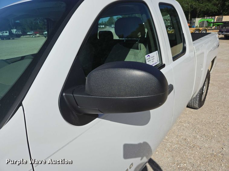 image for item ED2001 2010 Chevrolet Silverado 1500 Ext. Cab pickup truck