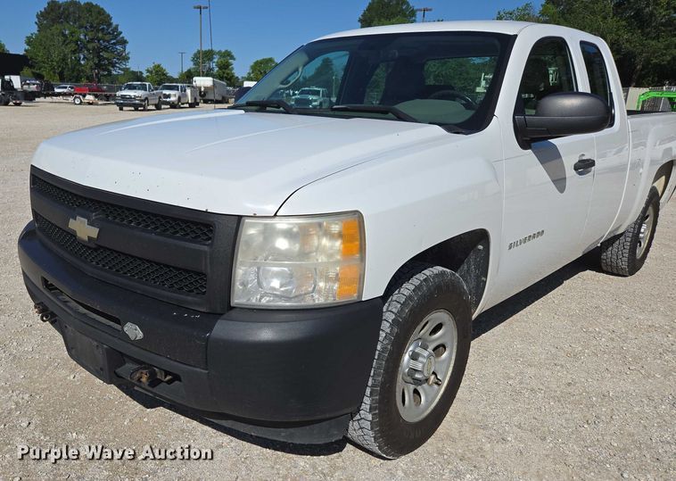 image for item ED2001 2010 Chevrolet Silverado 1500 Ext. Cab pickup truck