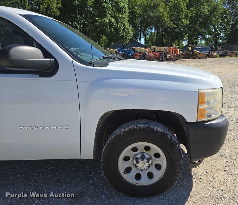 image for item ED2001 2010 Chevrolet Silverado 1500 Ext. Cab pickup truck