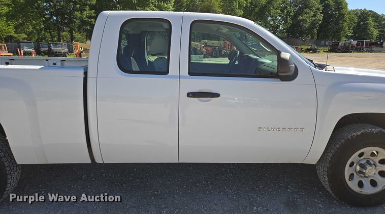 image for item ED2001 2010 Chevrolet Silverado 1500 Ext. Cab pickup truck