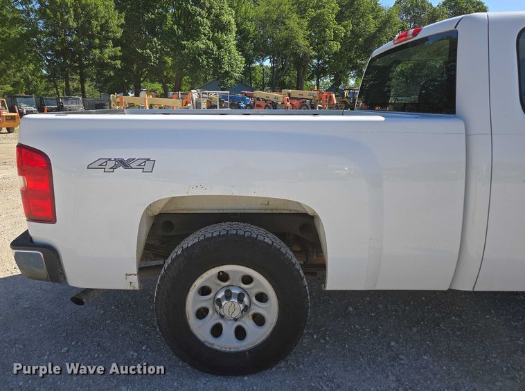 image for item ED2001 2010 Chevrolet Silverado 1500 Ext. Cab pickup truck