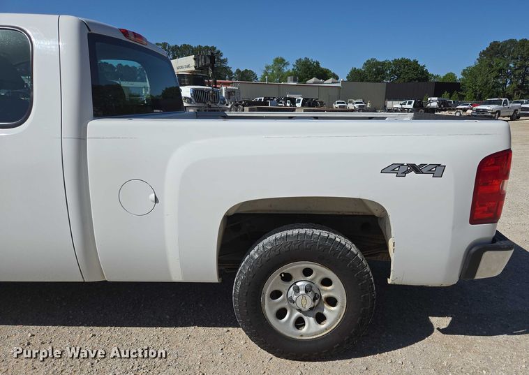 image for item ED2001 2010 Chevrolet Silverado 1500 Ext. Cab pickup truck