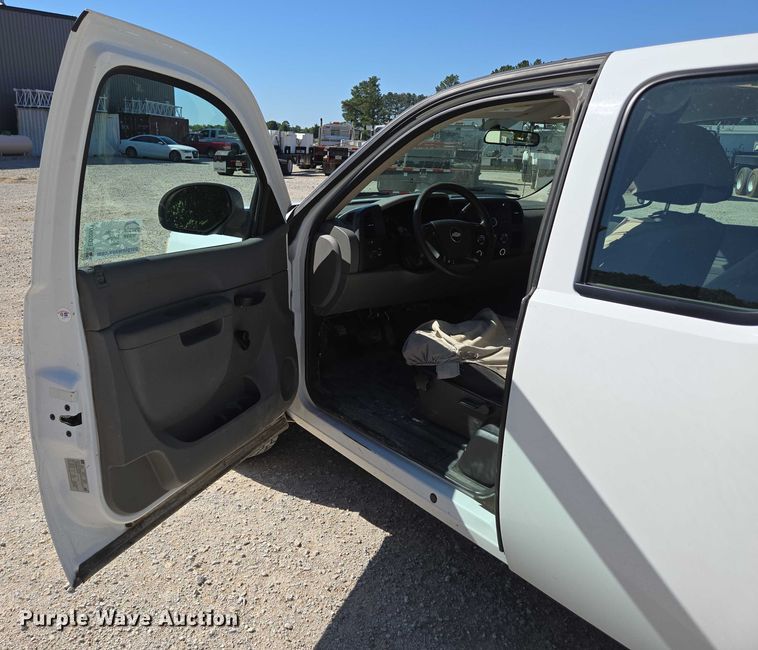 image for item ED2001 2010 Chevrolet Silverado 1500 Ext. Cab pickup truck