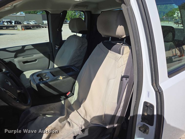 image for item ED2001 2010 Chevrolet Silverado 1500 Ext. Cab pickup truck