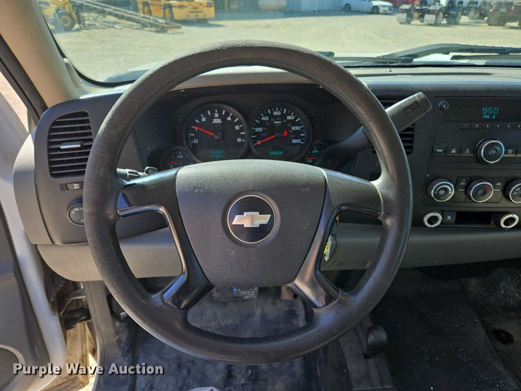 image for item ED2001 2010 Chevrolet Silverado 1500 Ext. Cab pickup truck