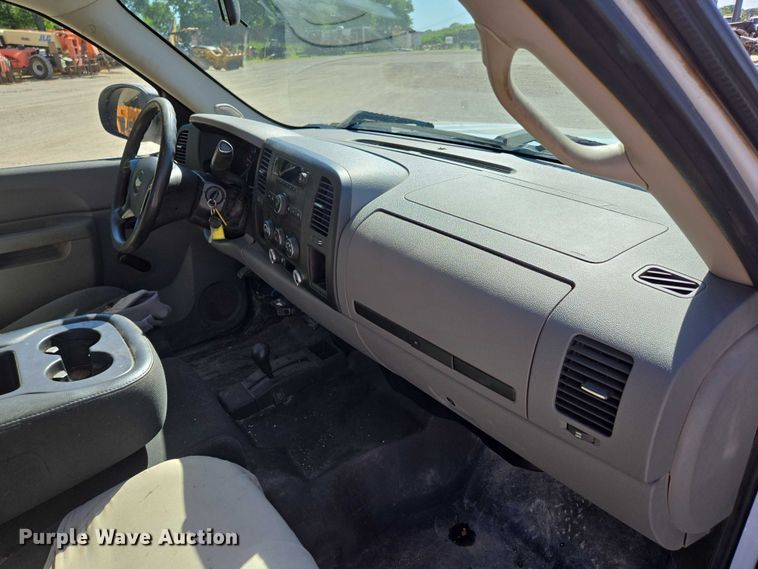 image for item ED2001 2010 Chevrolet Silverado 1500 Ext. Cab pickup truck