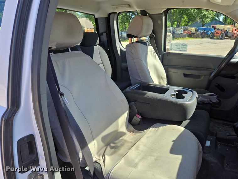 image for item ED2001 2010 Chevrolet Silverado 1500 Ext. Cab pickup truck