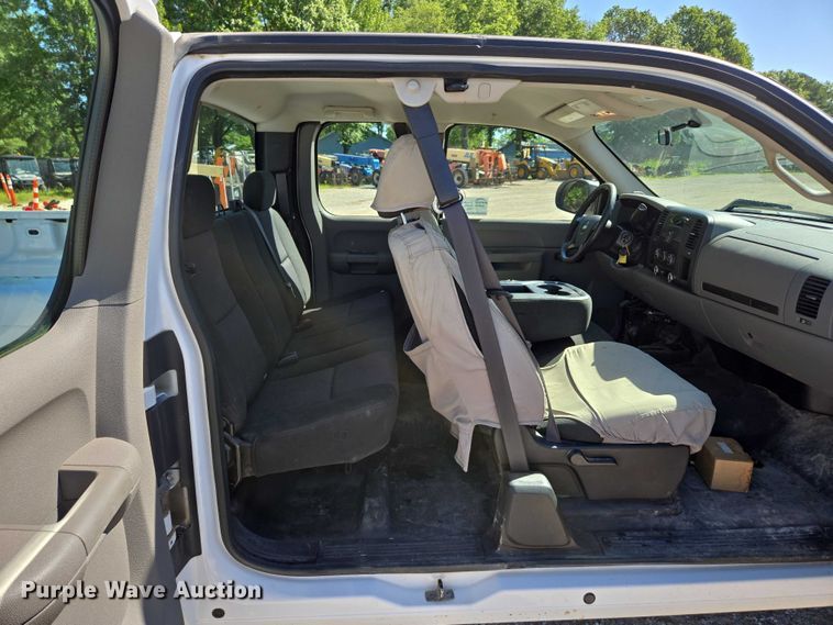 image for item ED2001 2010 Chevrolet Silverado 1500 Ext. Cab pickup truck