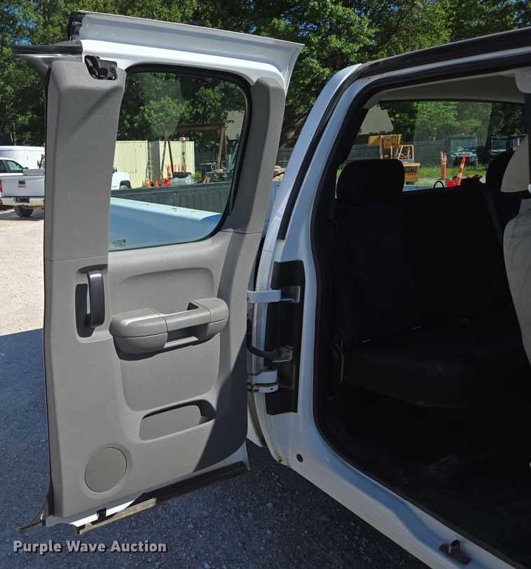 image for item ED2001 2010 Chevrolet Silverado 1500 Ext. Cab pickup truck