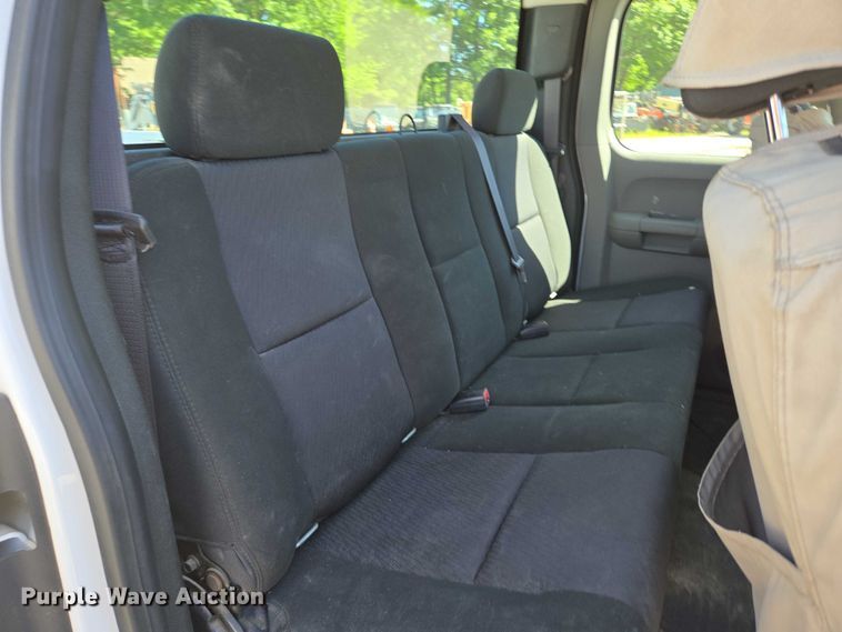 image for item ED2001 2010 Chevrolet Silverado 1500 Ext. Cab pickup truck