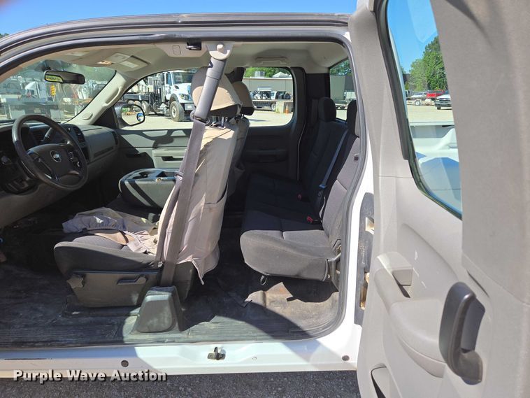 image for item ED2001 2010 Chevrolet Silverado 1500 Ext. Cab pickup truck