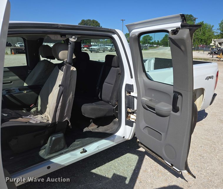 image for item ED2001 2010 Chevrolet Silverado 1500 Ext. Cab pickup truck