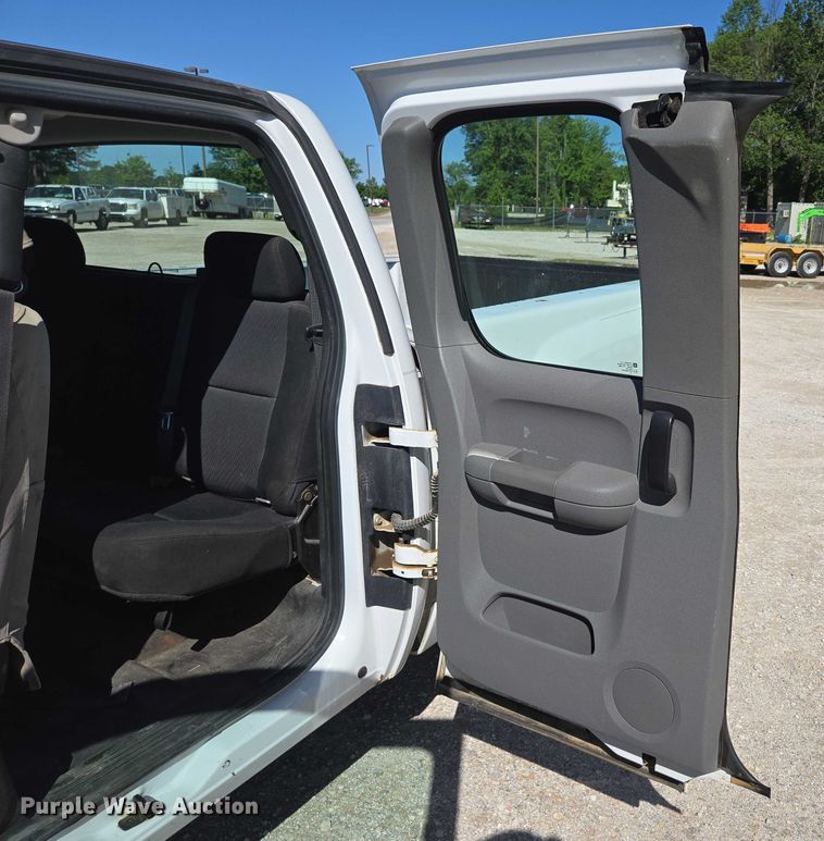 image for item ED2001 2010 Chevrolet Silverado 1500 Ext. Cab pickup truck