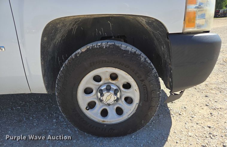 image for item ED2001 2010 Chevrolet Silverado 1500 Ext. Cab pickup truck