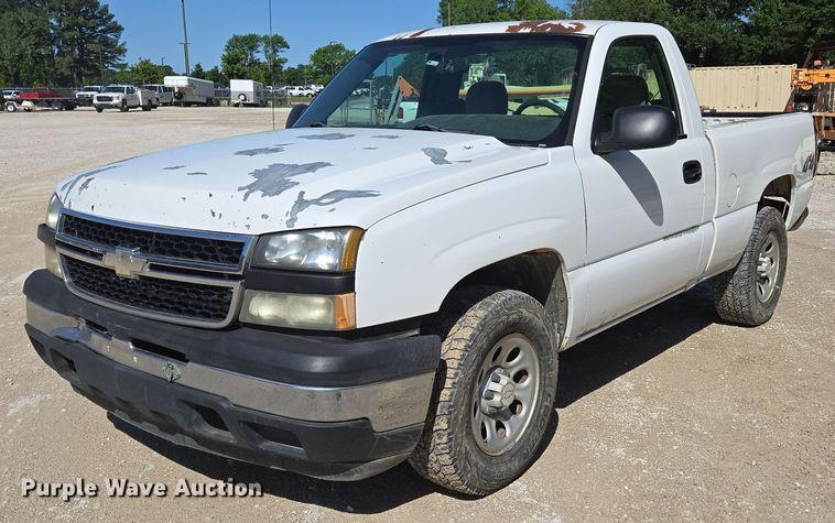 image for item ED2002 2006 Chevrolet Silverado 1500 pickup truck