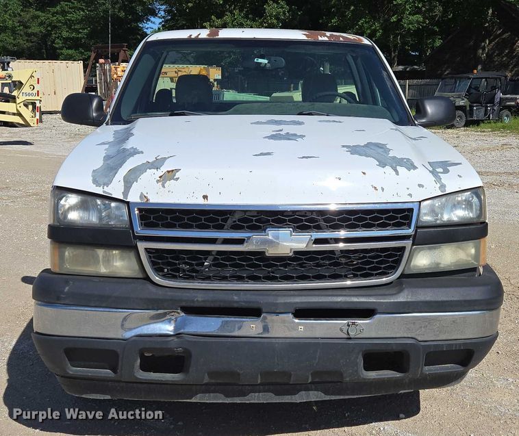image for item ED2002 2006 Chevrolet Silverado 1500 pickup truck