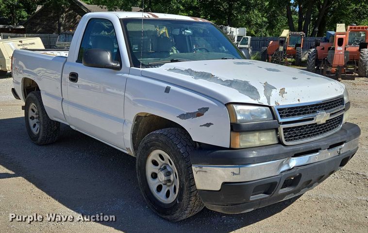 image for item ED2002 2006 Chevrolet Silverado 1500 pickup truck