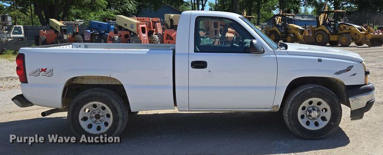 image for item ED2002 2006 Chevrolet Silverado 1500 pickup truck