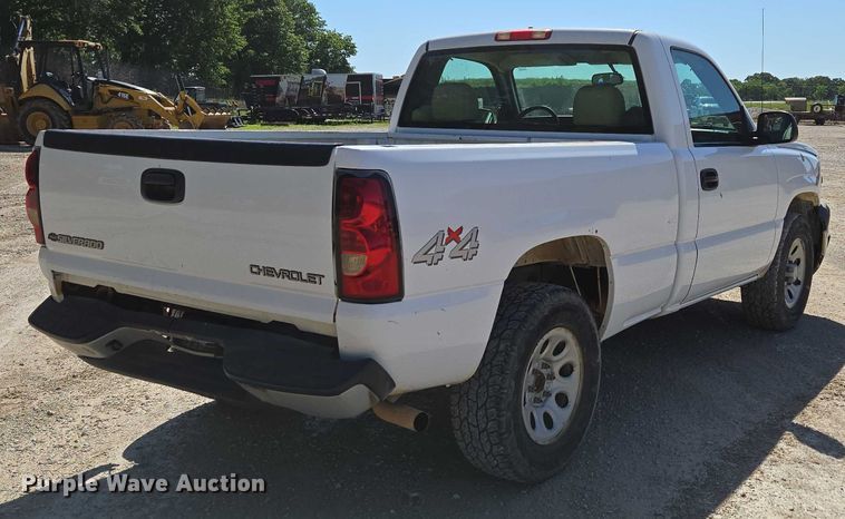 image for item ED2002 2006 Chevrolet Silverado 1500 pickup truck