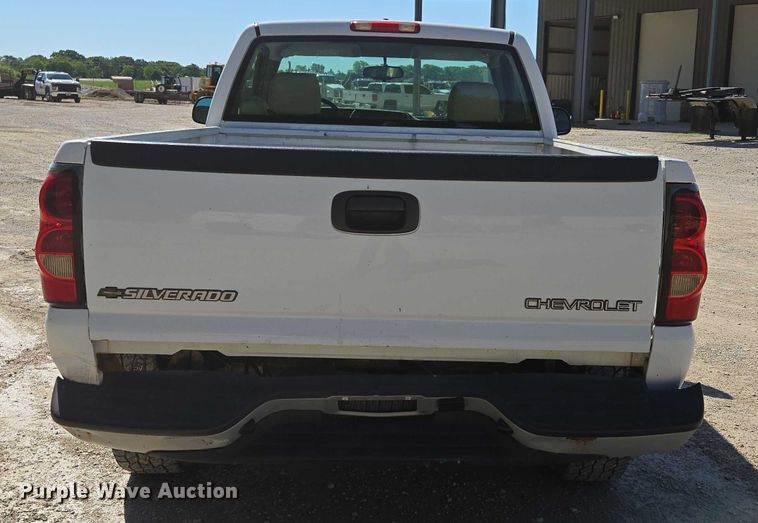 image for item ED2002 2006 Chevrolet Silverado 1500 pickup truck