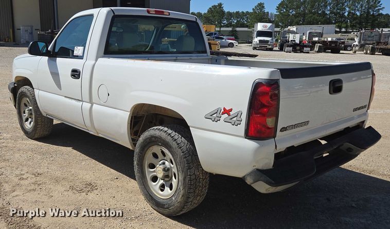 image for item ED2002 2006 Chevrolet Silverado 1500 pickup truck