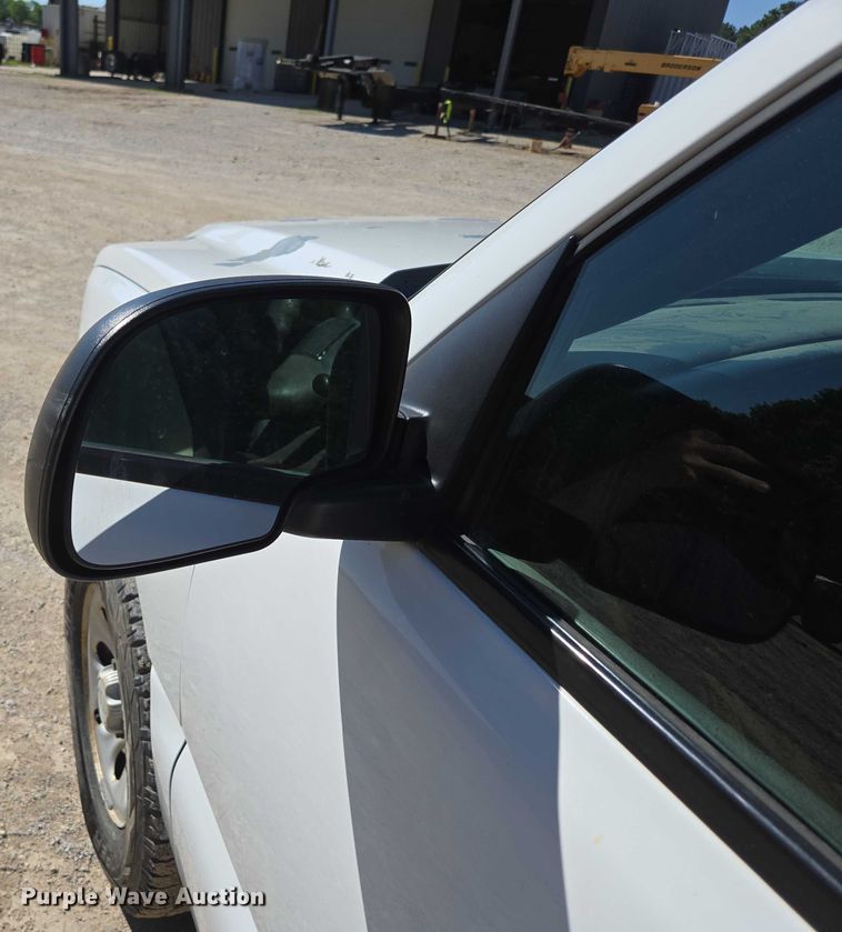 image for item ED2002 2006 Chevrolet Silverado 1500 pickup truck